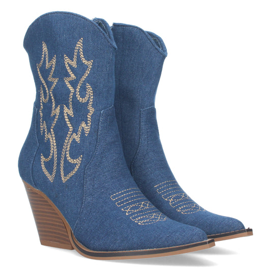 Botín Campero con tacón  ´cómodos  Diseño con Bordado en caña y Empeine y Cierre