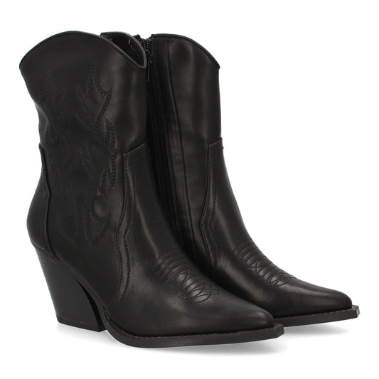 Botín Campero con tacón  ´cómodos  Diseño con Bordado en caña y Empeine y Cierre