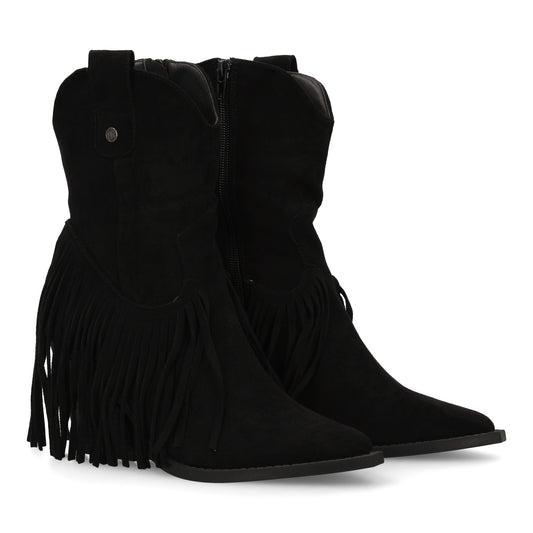 Botín de mujer con tacón estilo campero. Tacon cubano con flecos acabado en punt