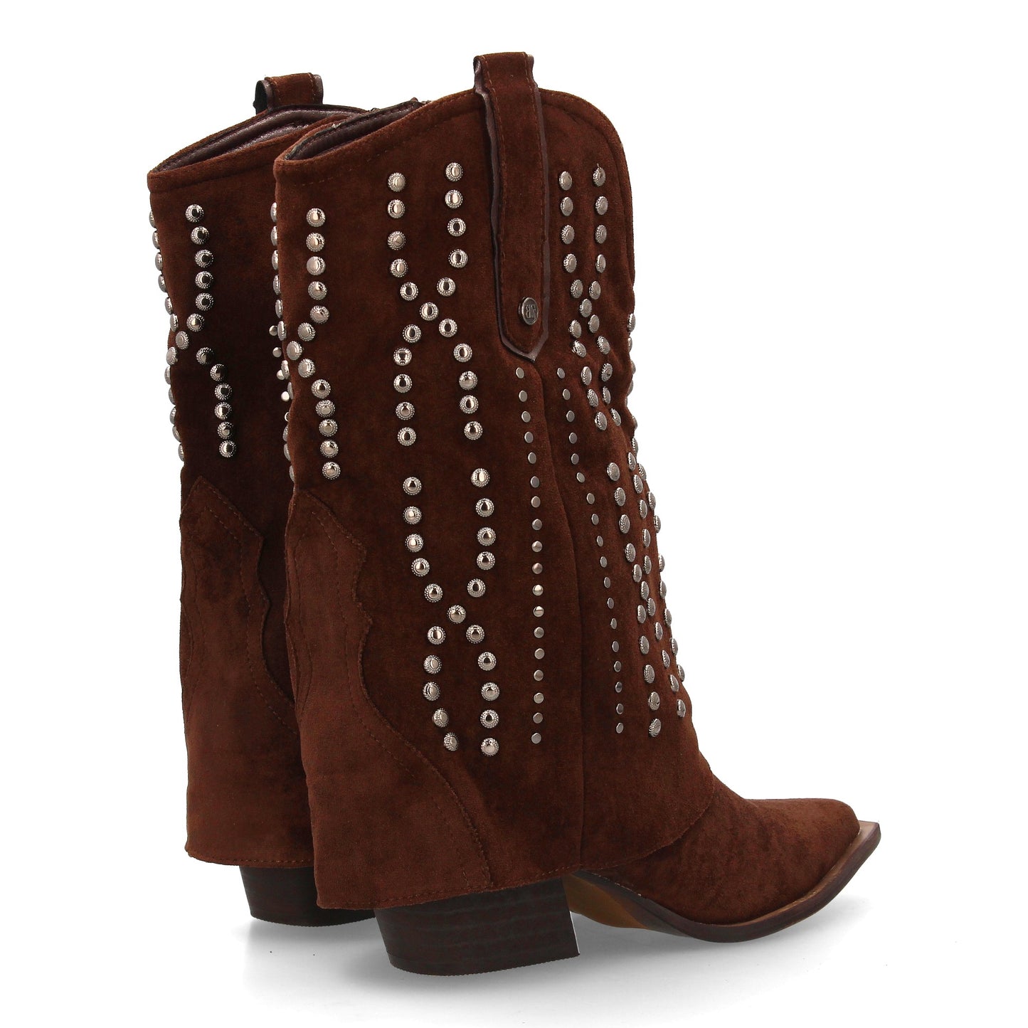 Botín cowboy para mujer con caña media y diseño campero. Decorado con tachu