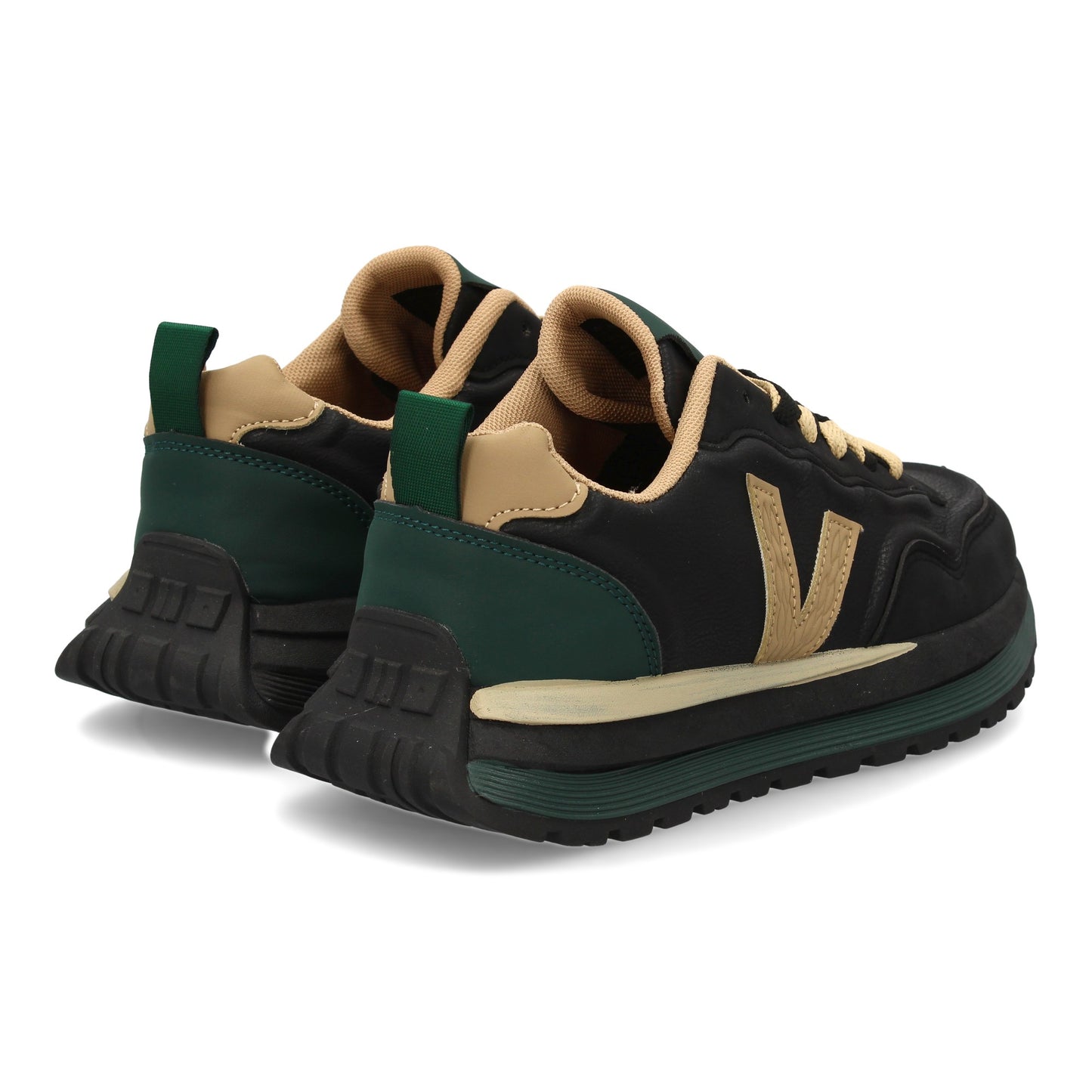 Zapatilla deportiva con Diseño moderno y suela dentada. Detalles de contraste c
