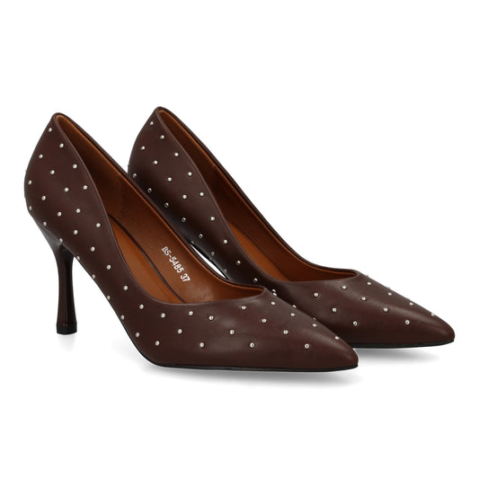 Zapato de salón para mujer con tacón fino y alto. Estampado liso sin cierre. Con