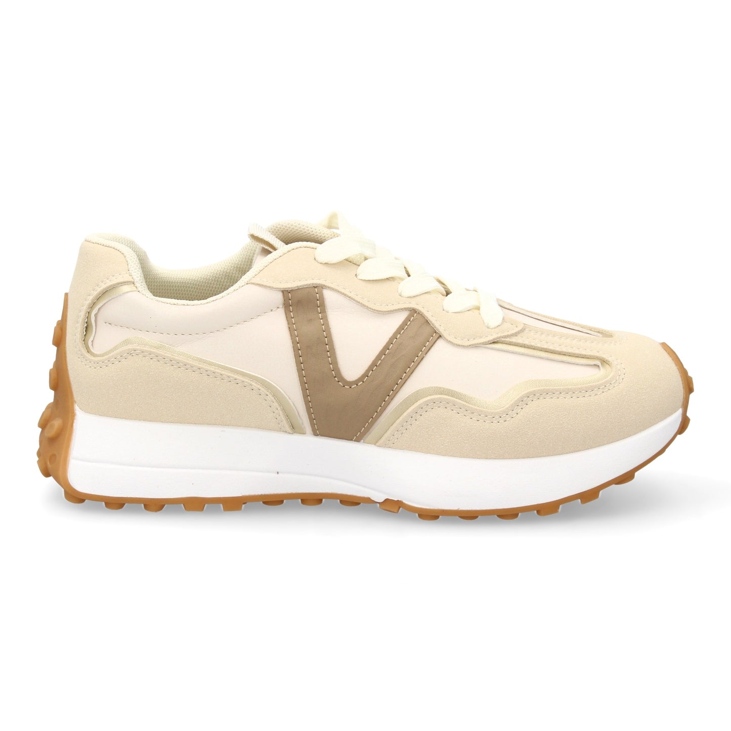 Zapatilla deportiva con Diseño moderno y suela dentada. Detalles de contraste c