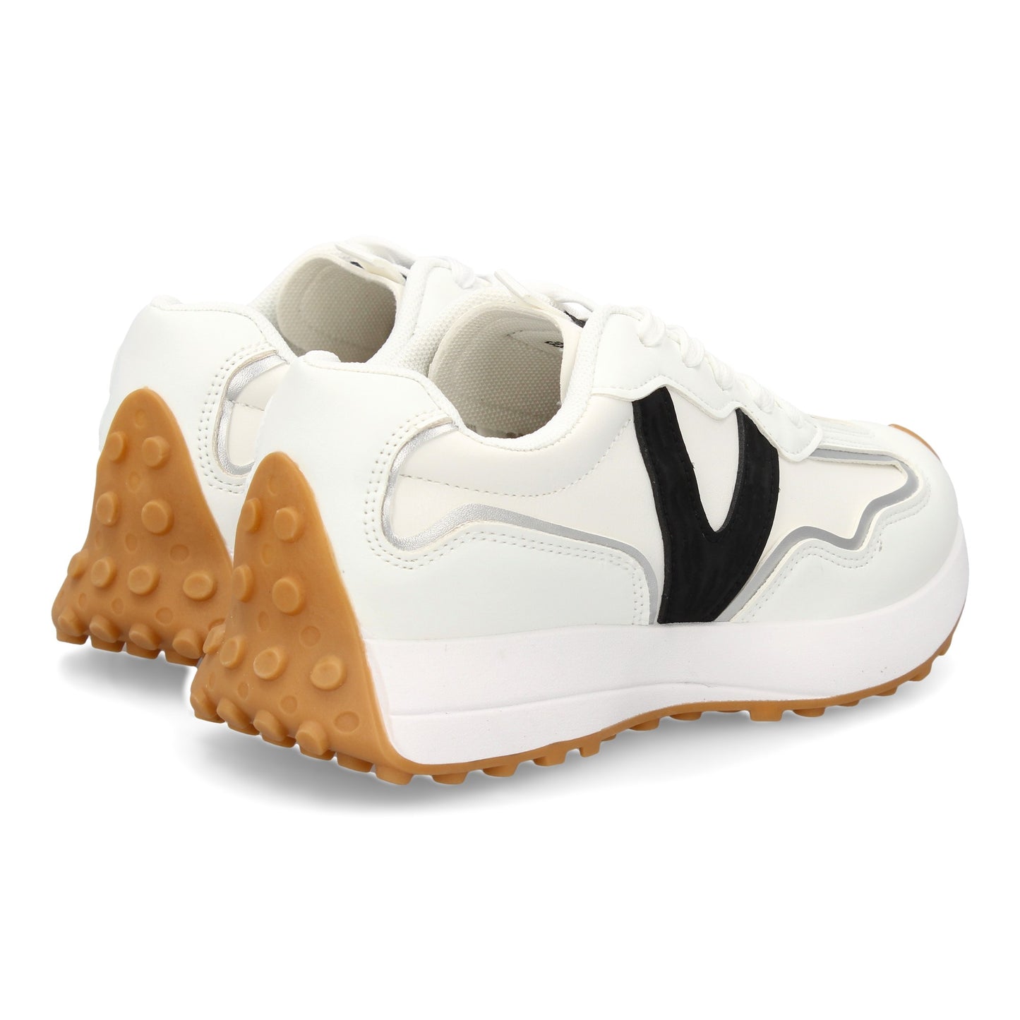 Zapatilla deportiva con Diseño moderno y suela dentada. Detalles de contraste c