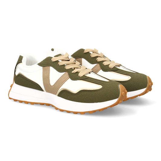 Zapatilla deportiva con Diseño moderno y suela dentada. Detalles de contraste  c