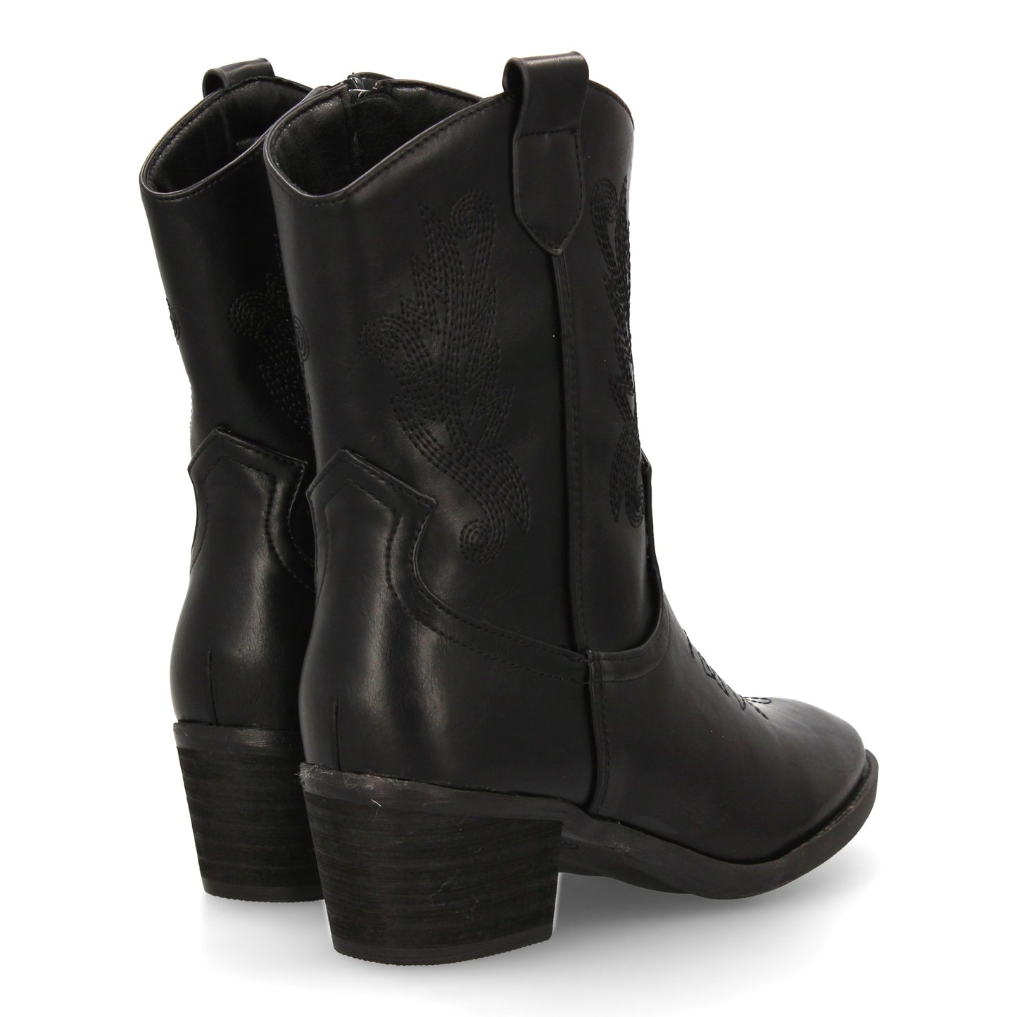 Bota cowboy de caña media con bordados laterales y punta fina. tacón ancho comod