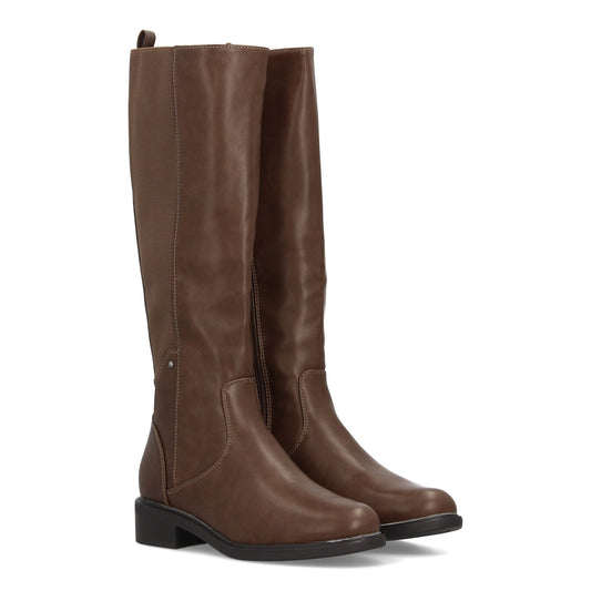 Bota alta con caña elástica en la parte trasera que se adapta perfectamente