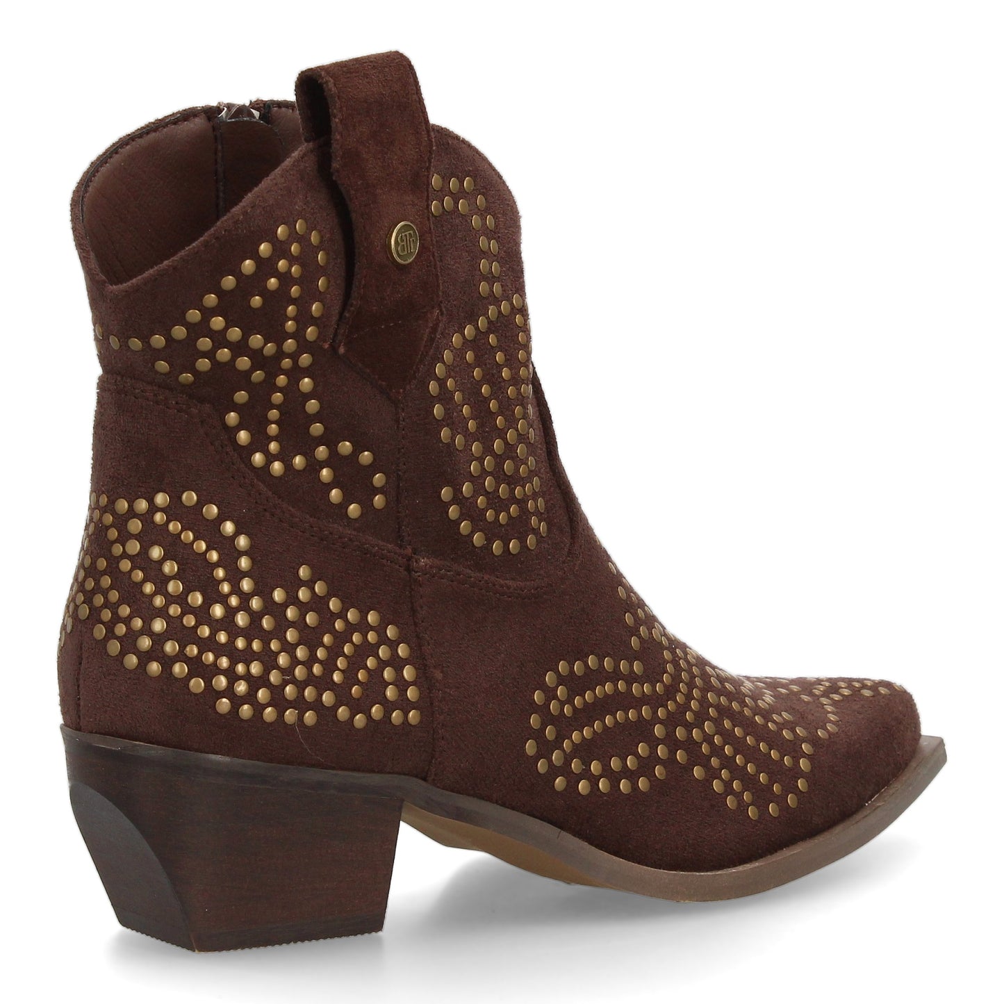 Botín campero con adorno de tachuelas metálicas  punta fina y tacón bajo. P