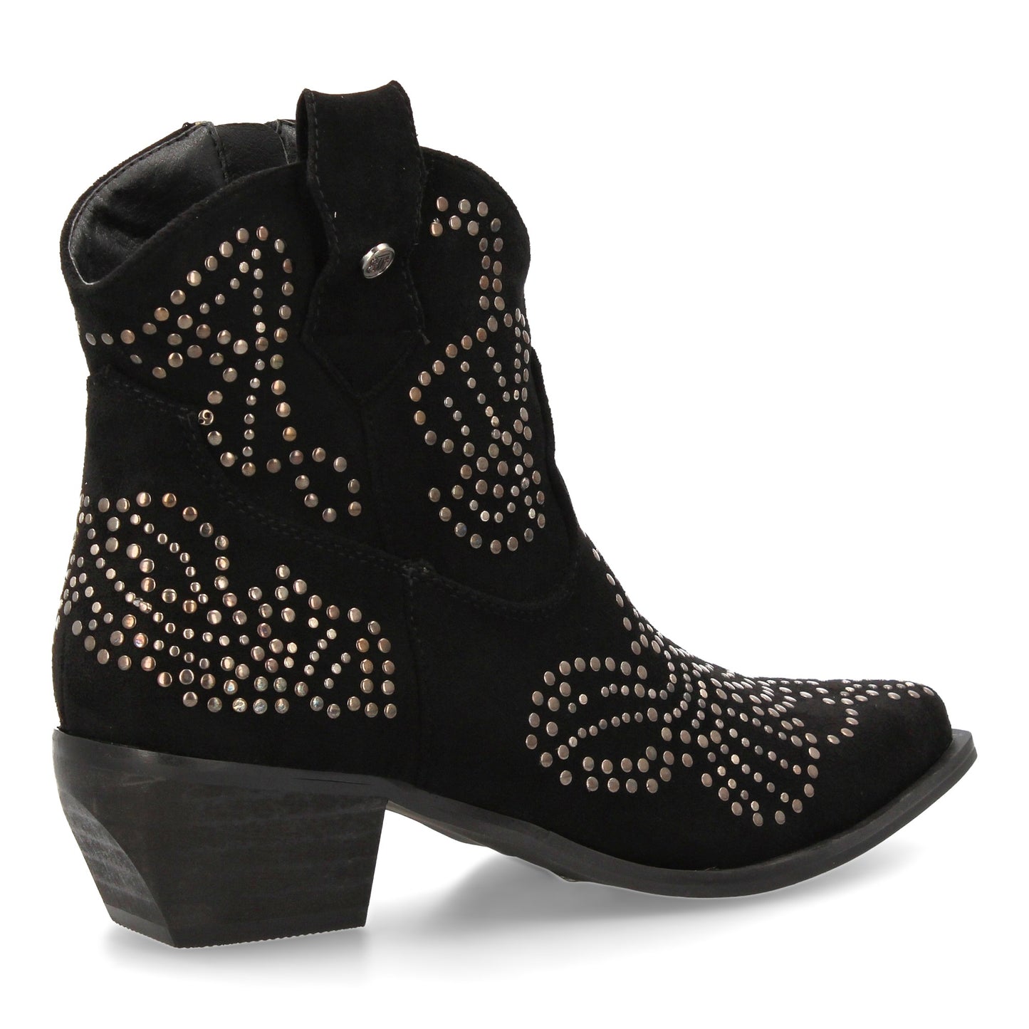 Botín campero con adorno de tachuelas metálicas  punta fina y tacón bajo. P