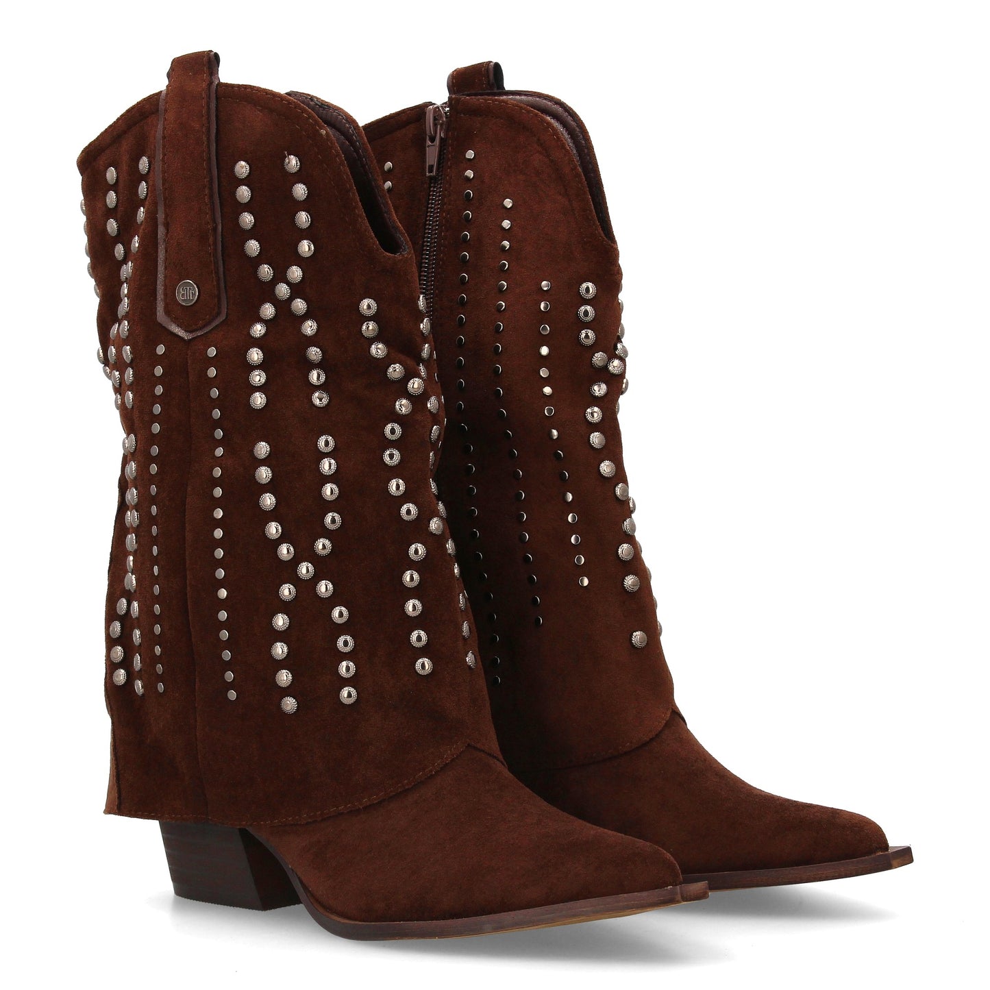 Botín cowboy para mujer con caña media y diseño campero. Decorado con tachu