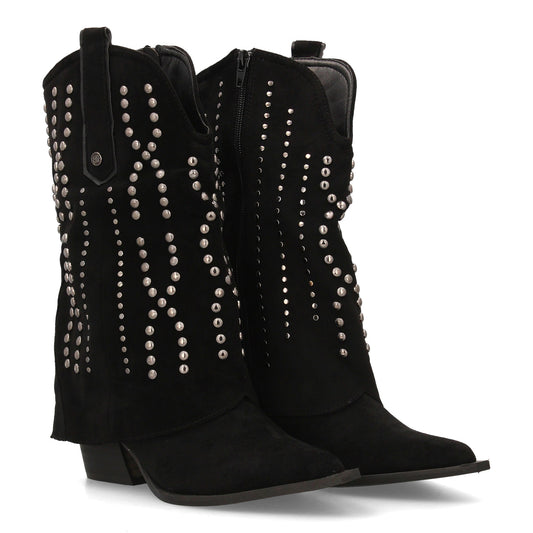 Botín cowboy para mujer con caña media y diseño campero. Decorado con tachu