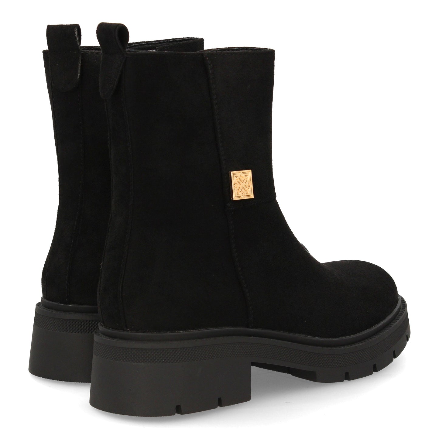 Botín moderno con estampado liso.Incorpora un adorno metálico lateral. Suel