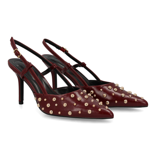 Stiletto para mujer con tacon fino  detalle metálicos  cierre de hebilla. Punta