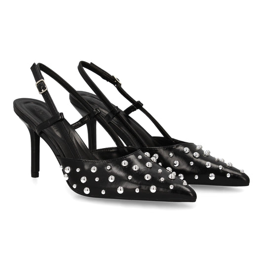 Stiletto para mujer con tacon fino  detalle metálicos  cierre de hebilla. Punta