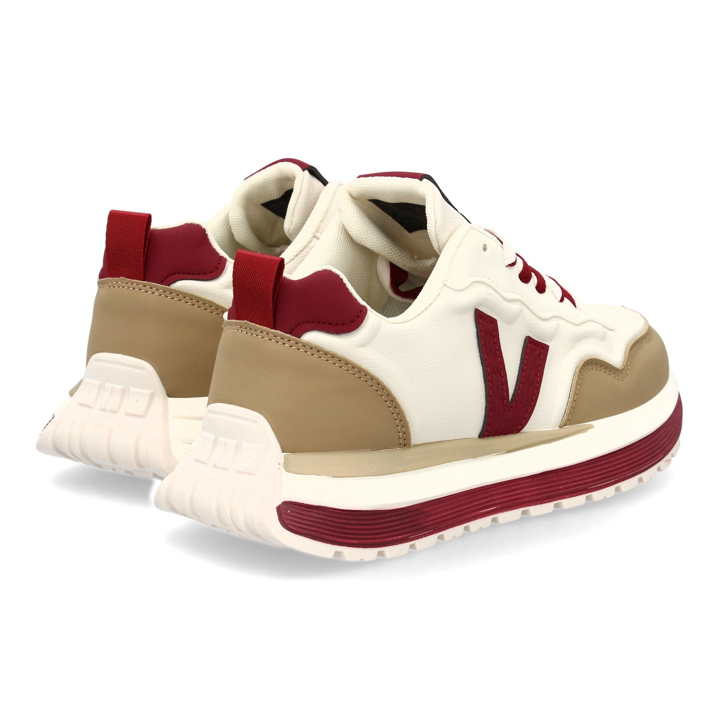 Zapatilla deportiva con Diseño moderno y suela dentada. Detalles de contraste  c