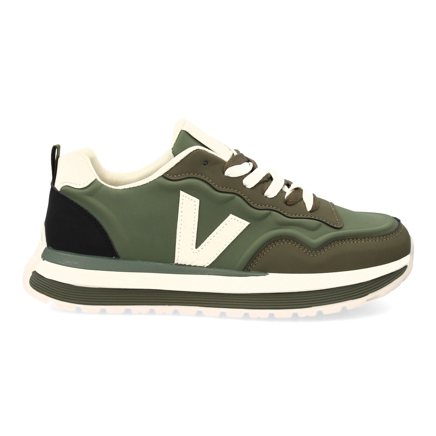 Zapatilla deportiva con Diseño moderno y suela dentada. Detalles de contraste  c
