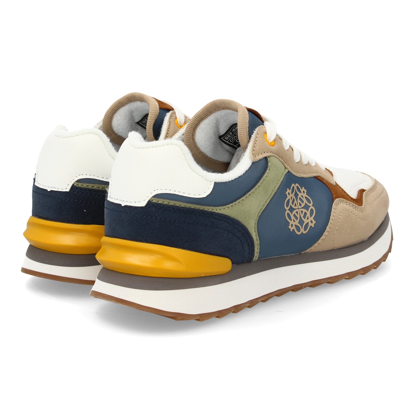 Zapatilla deportiva para mujer con diseño moderno combina diferentes textur