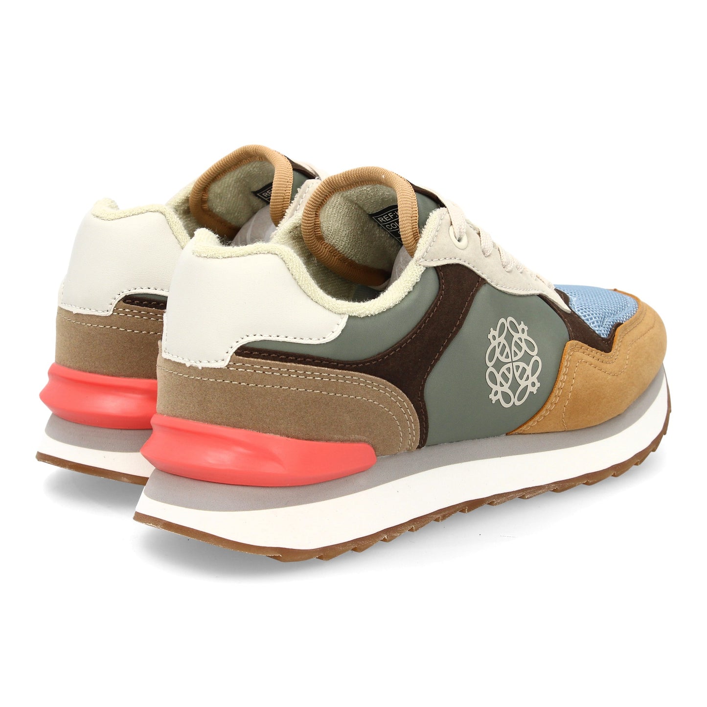 Zapatilla deportiva para mujer con diseño moderno combina diferentes textur