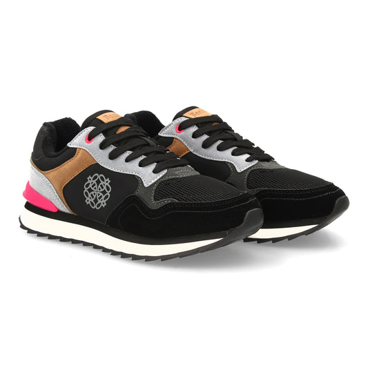 Zapatilla deportiva para mujer con diseño moderno combina diferentes textur