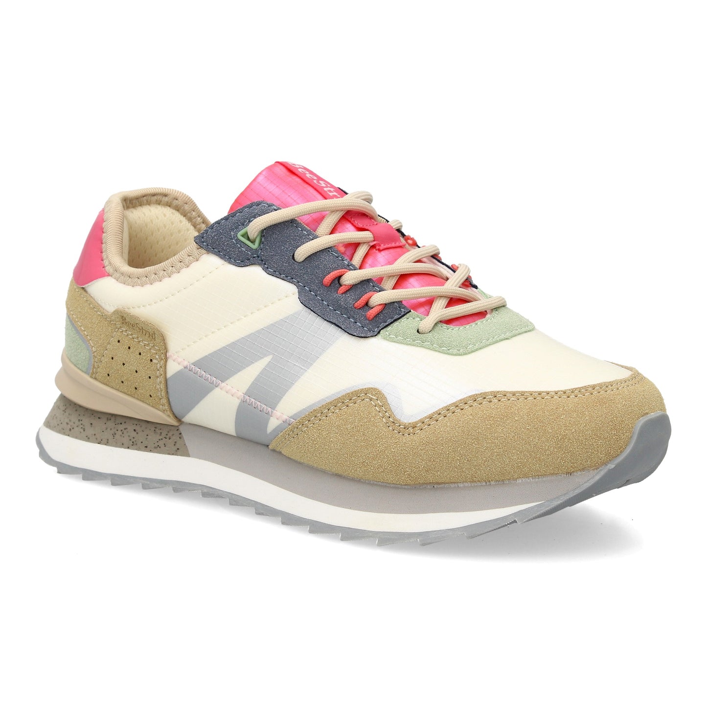 Zapatilla deportiva de diseño urbano con mezcla de texturas y acabados en c