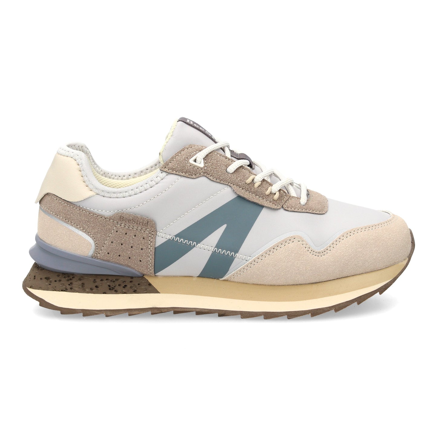 Zapatilla deportiva de diseño urbano con mezcla de texturas y acabados en c