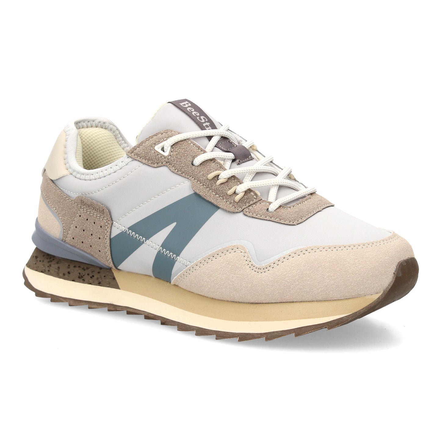 Zapatilla deportiva de diseño urbano con mezcla de texturas y acabados en c