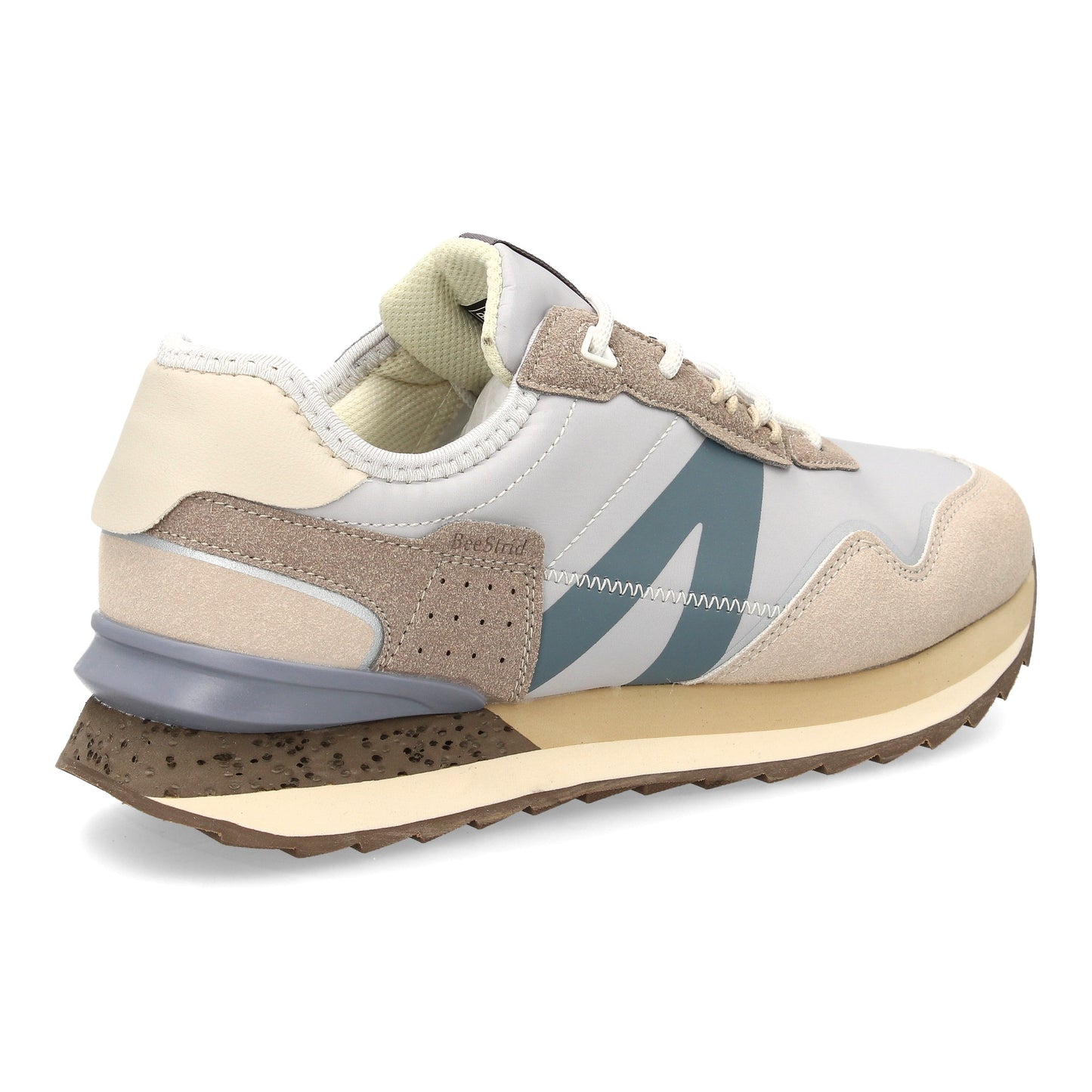 Zapatilla deportiva de diseño urbano con mezcla de texturas y acabados en c