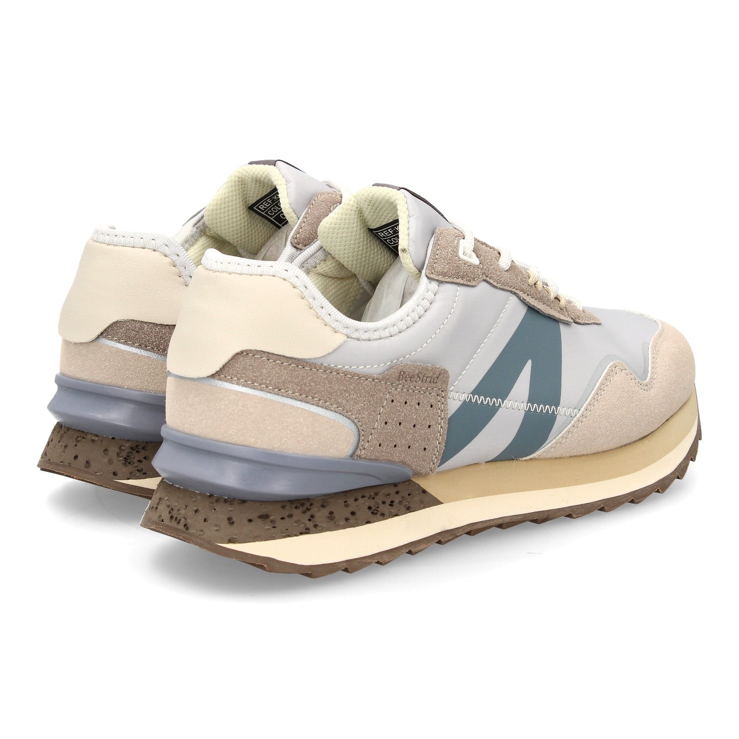 Zapatilla deportiva de diseño urbano con mezcla de texturas y acabados en c