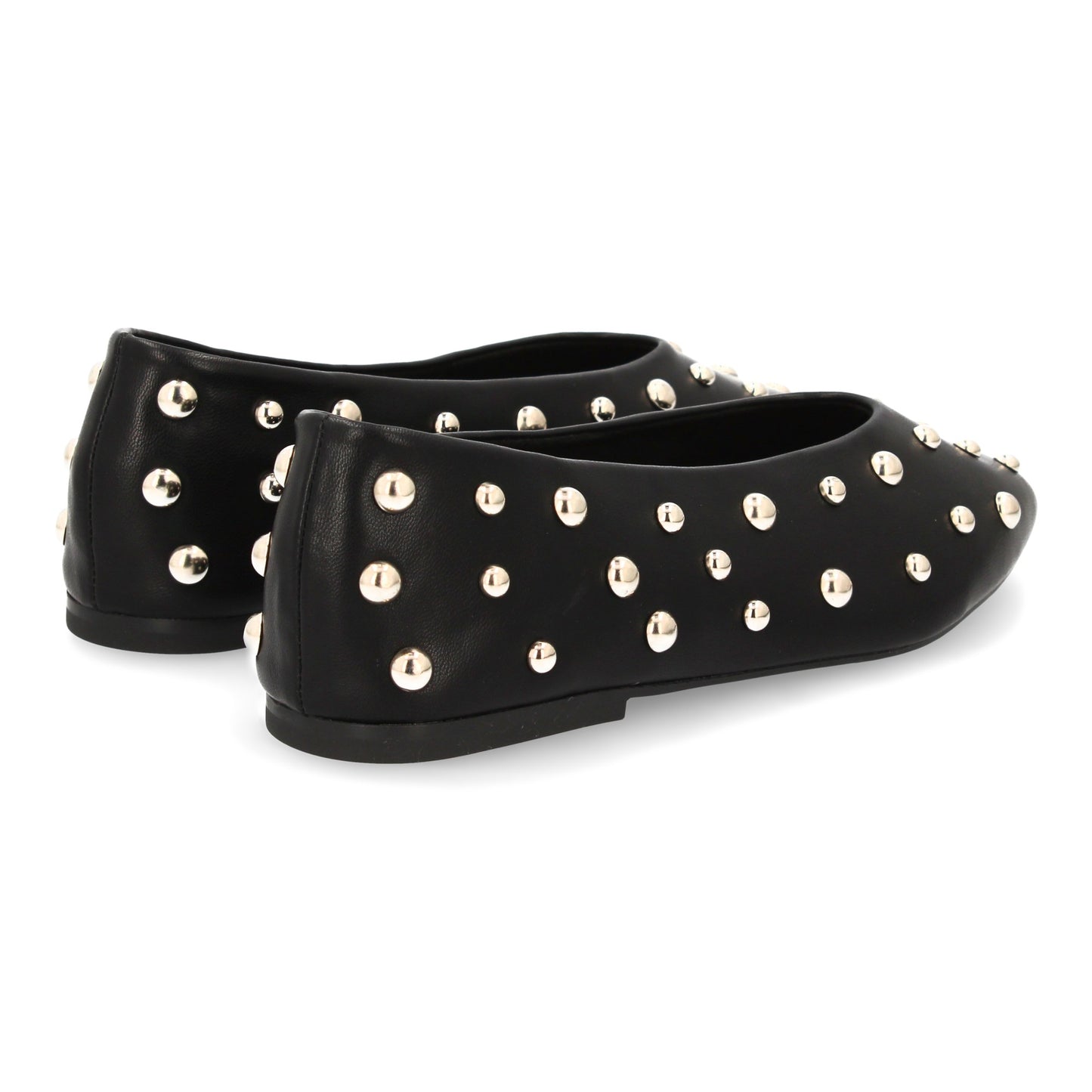 Bailarina elegante con tachuelas metálicas diseño moderno. Su punta fina y