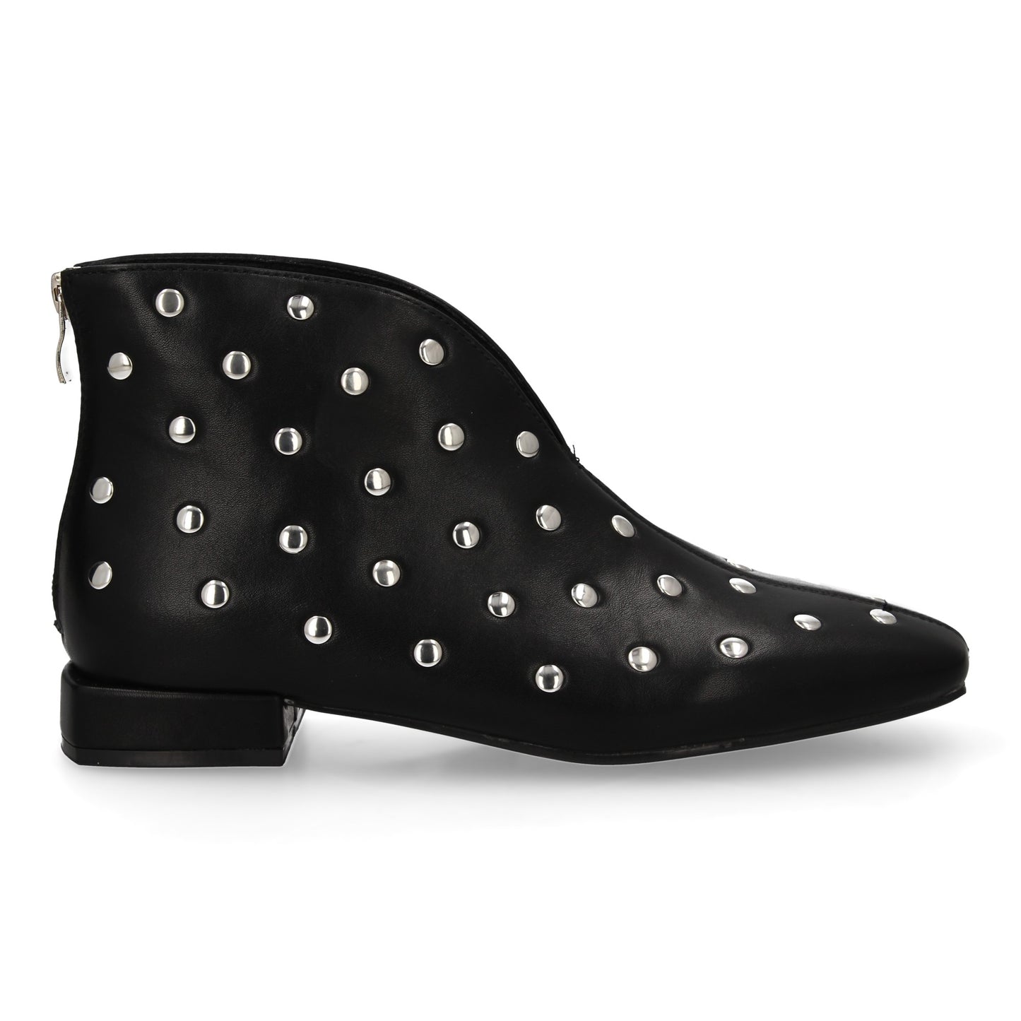 Botin para mujer con adornos de tachuelas  detalles metalicos  tacón bajo y cier
