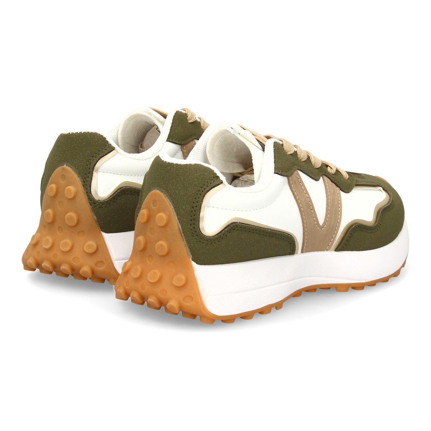 Zapatilla deportiva con Diseño moderno y suela dentada. Detalles de contraste  c