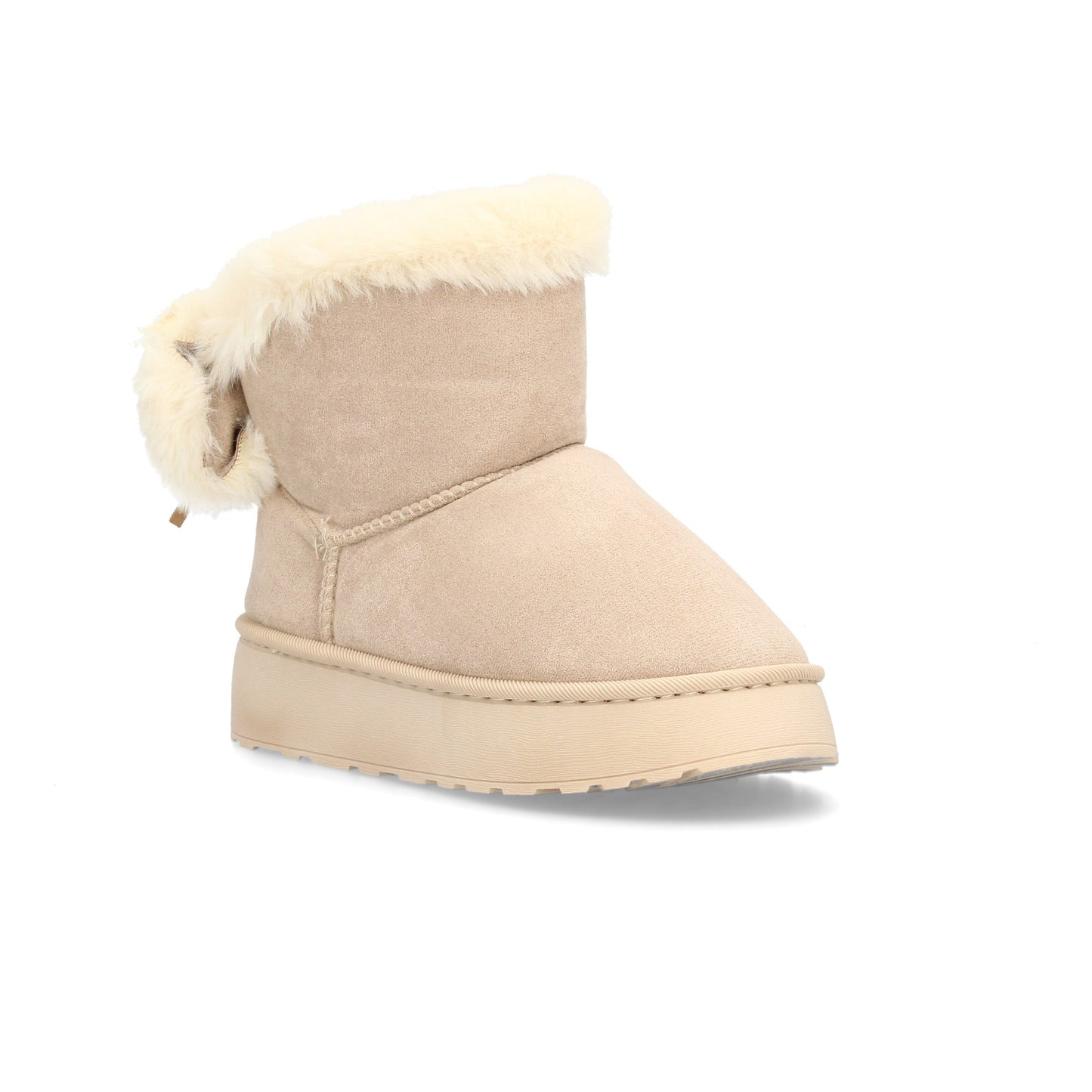 Bota para invierno con exterior de acabado afelpado y detalle de borreguito