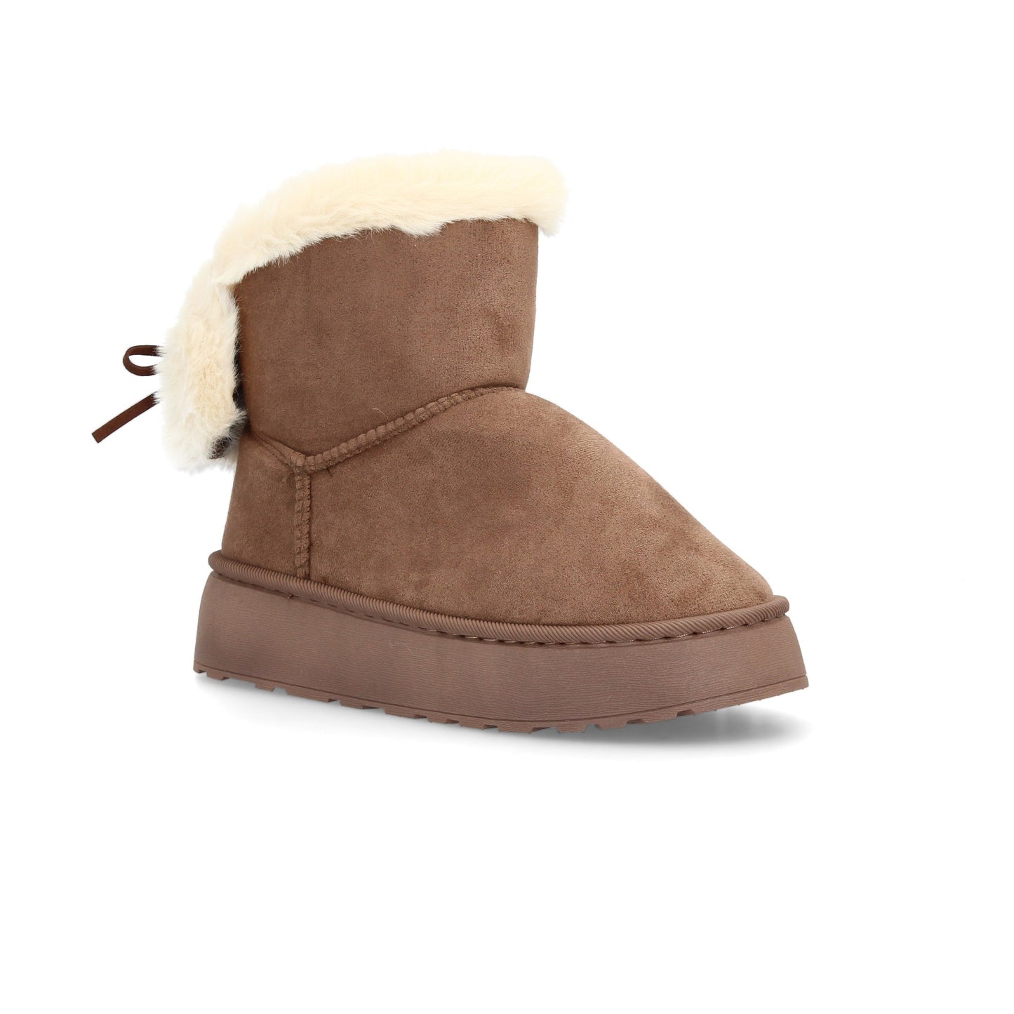 Bota para invierno con exterior de acabado afelpado y detalle de borreguito