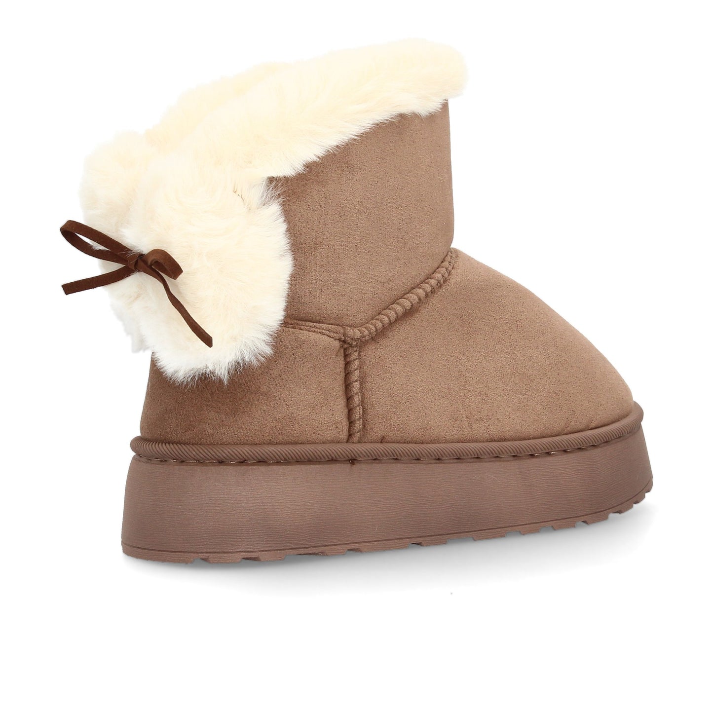 Bota para invierno con exterior de acabado afelpado y detalle de borreguito