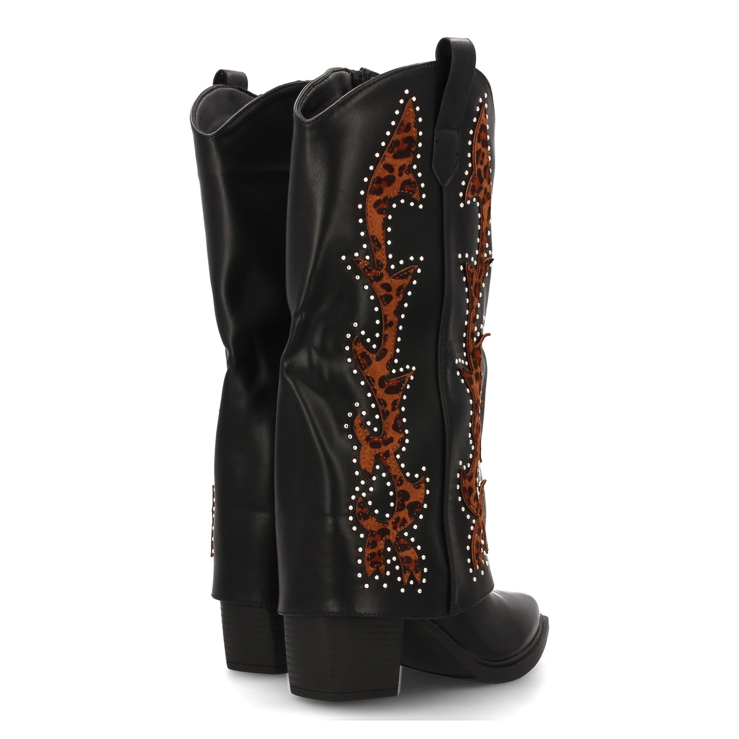Bota cowboy de caña alta con bordados estampados y tachuelas metálicas. tacón an
