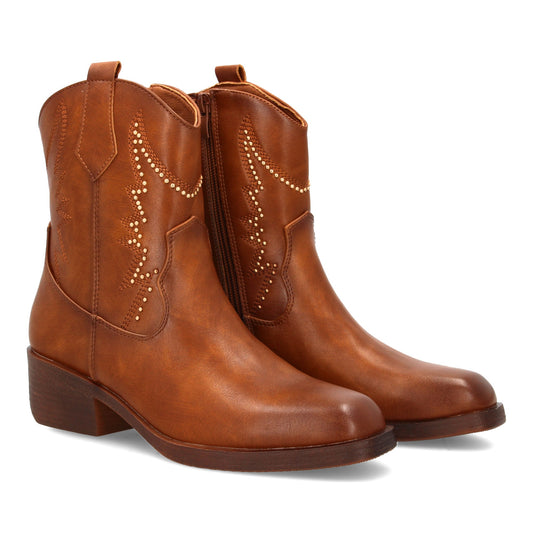 Bota cowboy para mujer con caña media adornada con tachuelas decorativas y costu